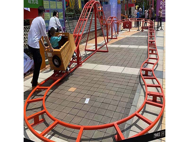 网红坑爹过山车实拍图