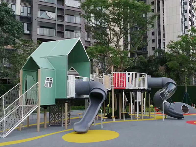 幼儿园户外滑滑梯