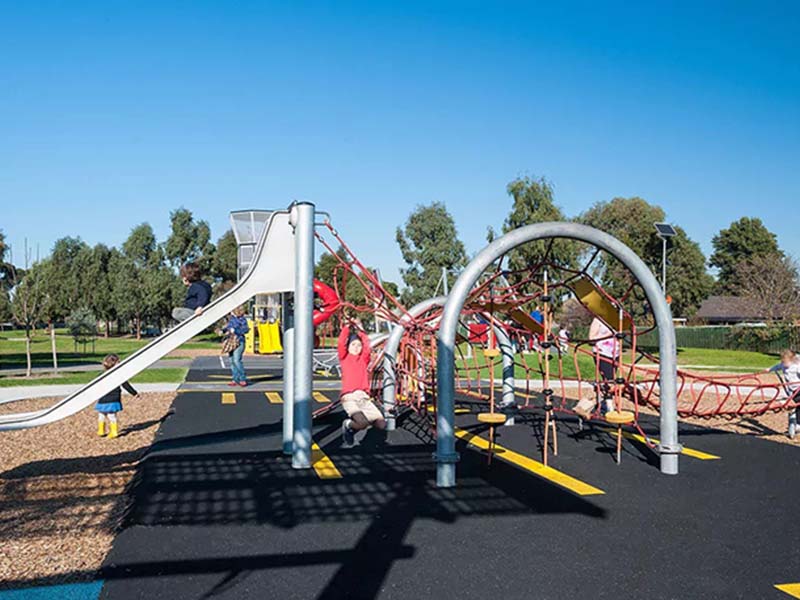 大型儿童攀爬设备