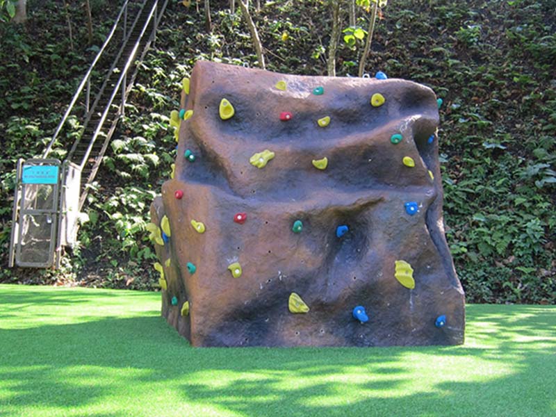 儿童户外攀岩墙