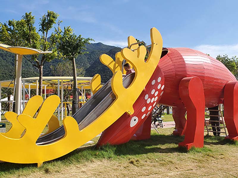 麋鹿造型非标游乐设备